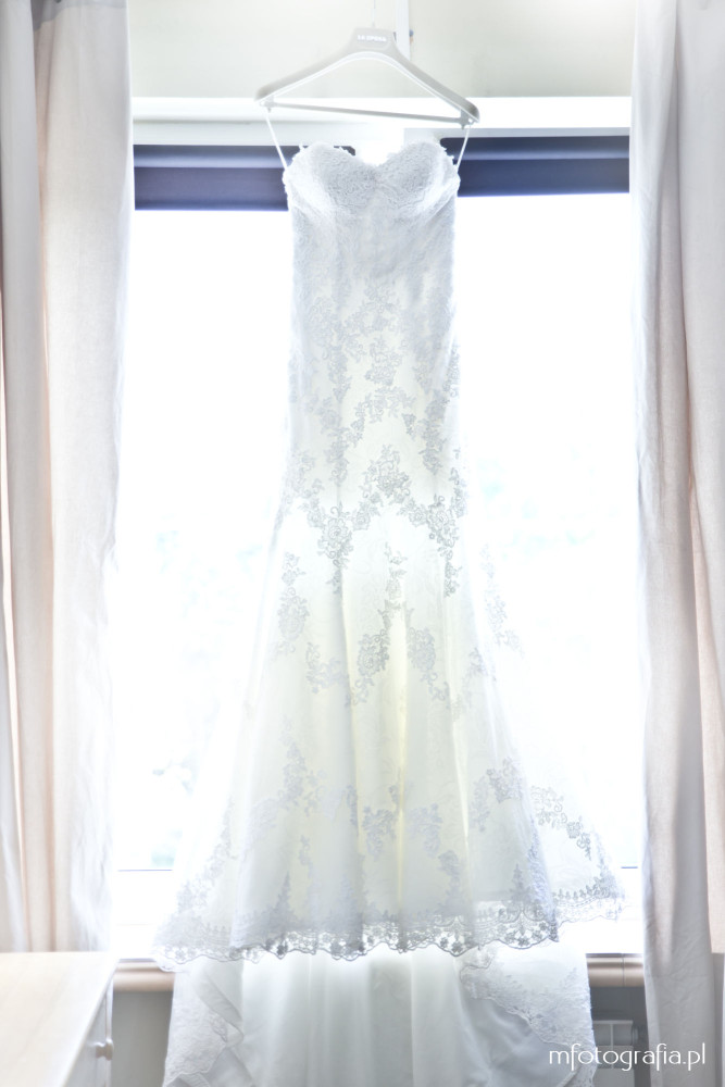 fotografia ślubnej sukni Panny Młodej